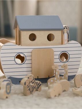 NIB Pottery Barn Kids Wooden Noah’s Ark Shape Sorter - Gray & Natural